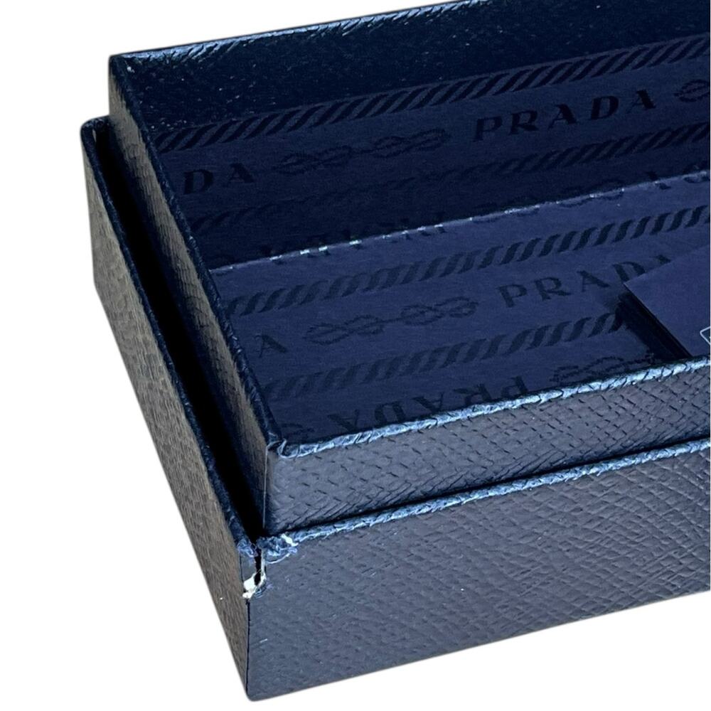 Prada PR 19ZS Sunglasses - Picture 9 of 10